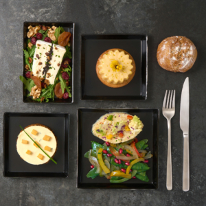 Plateau repas végétarien, cheesecake salé et céleri-rave